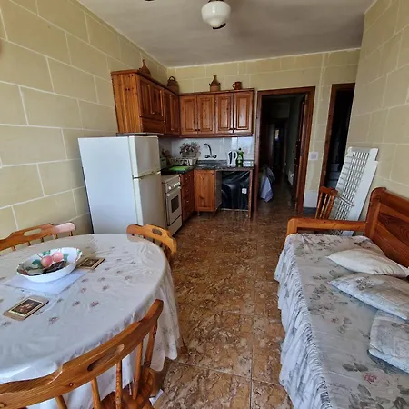 Διαμέρισμα Attard Seafront 2 In Marsalforn